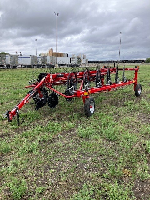2022 Massey Ferguson 3983