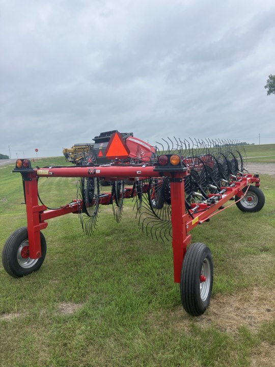 2022 Massey Ferguson 3983