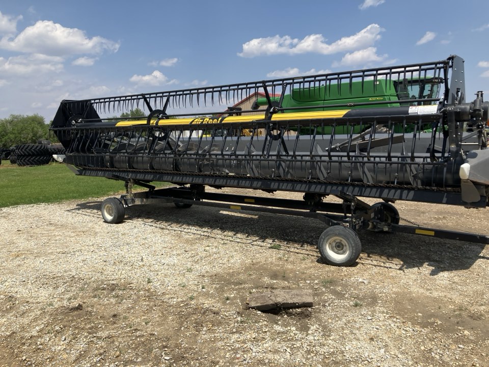 2012 Gleaner 8200