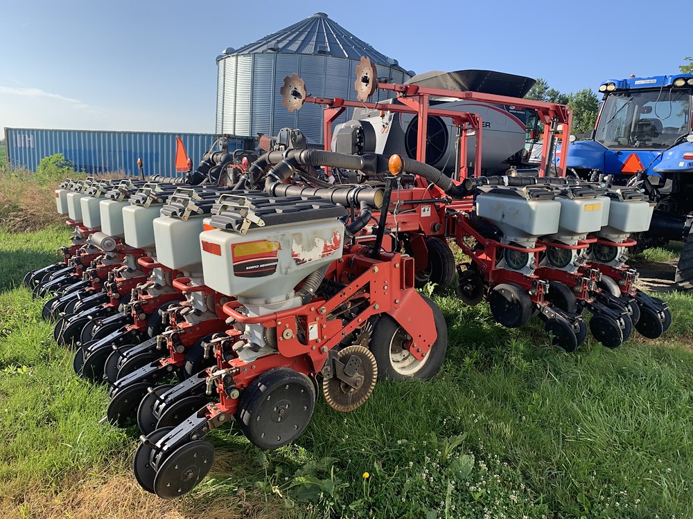 2008 White Planter 8523