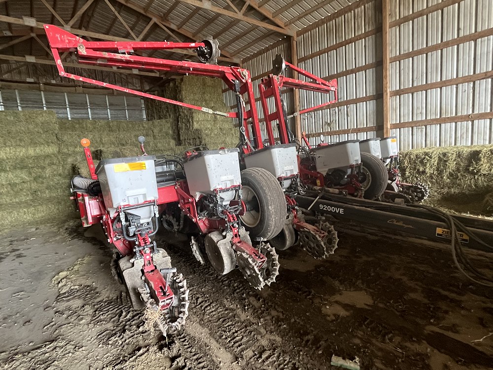 2020 White Planter 9222VE