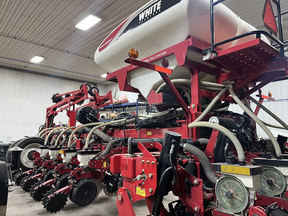 2014 White Planter 9816