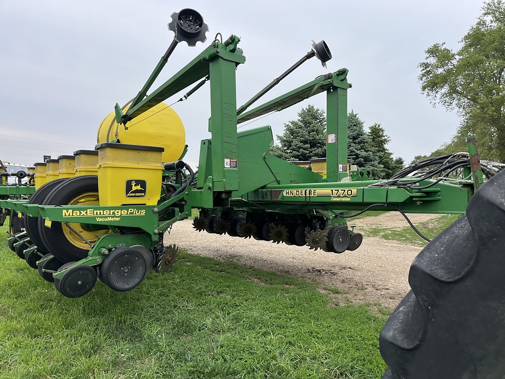 2000 John Deere 1770