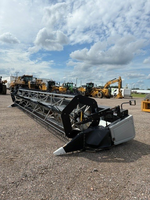 2006 Gleaner 8200