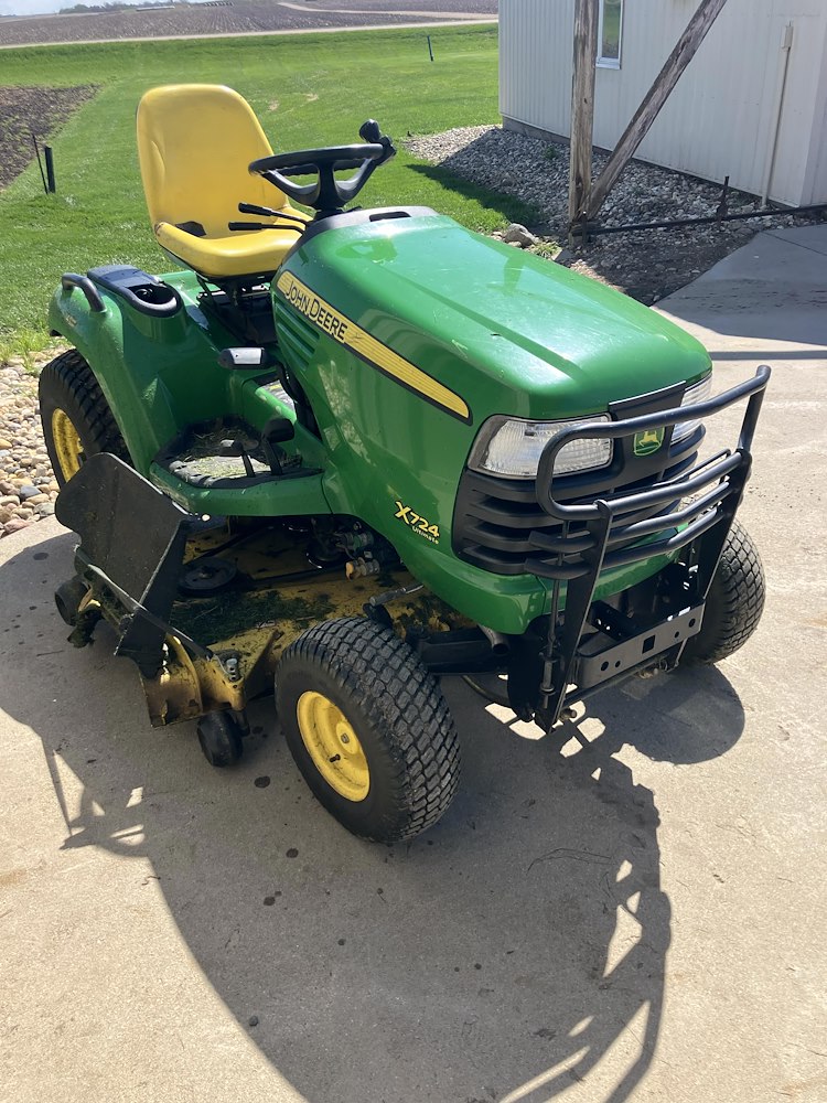  John Deere X724