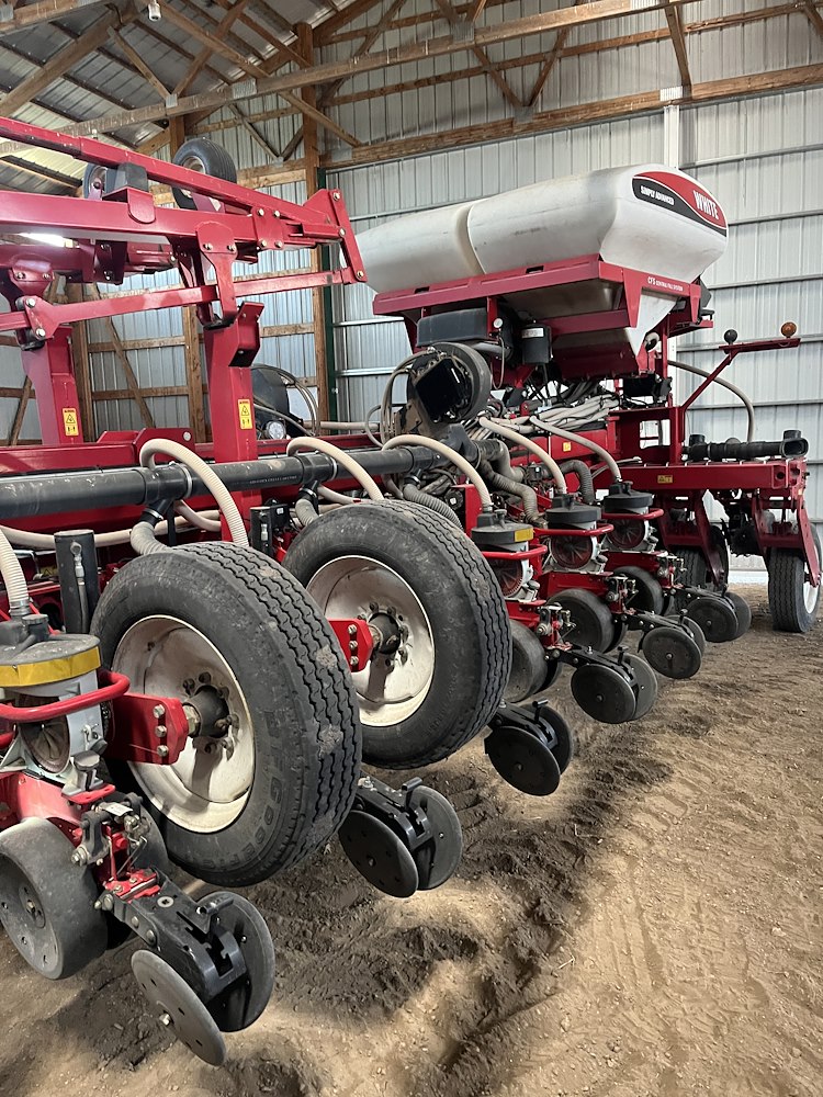 2010 White Planter 8816