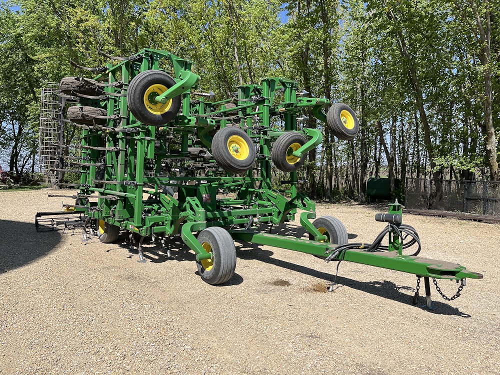 2013 John Deere 2210
