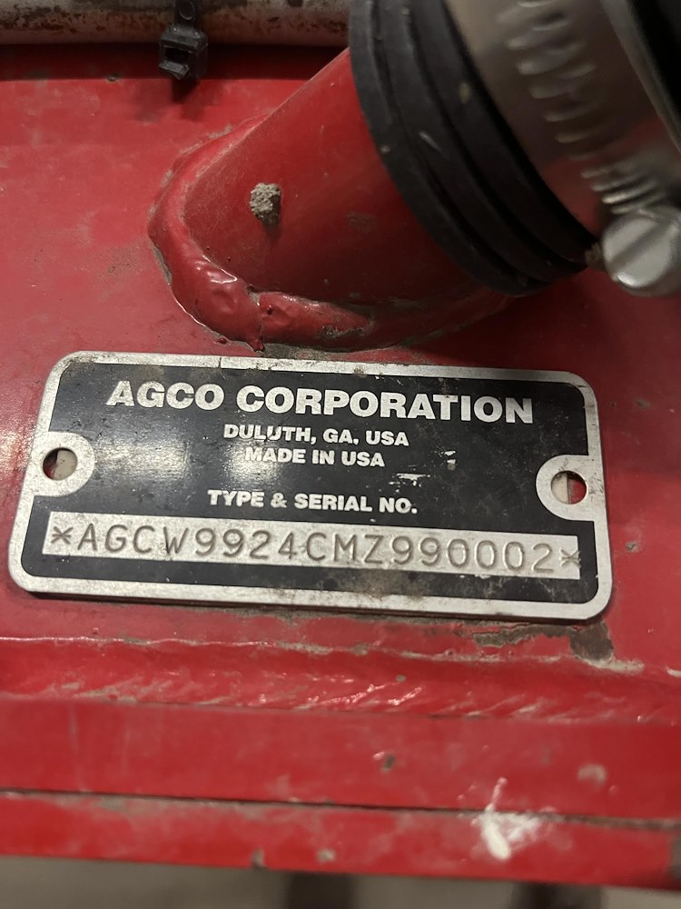 2021 White Planter 9924VE