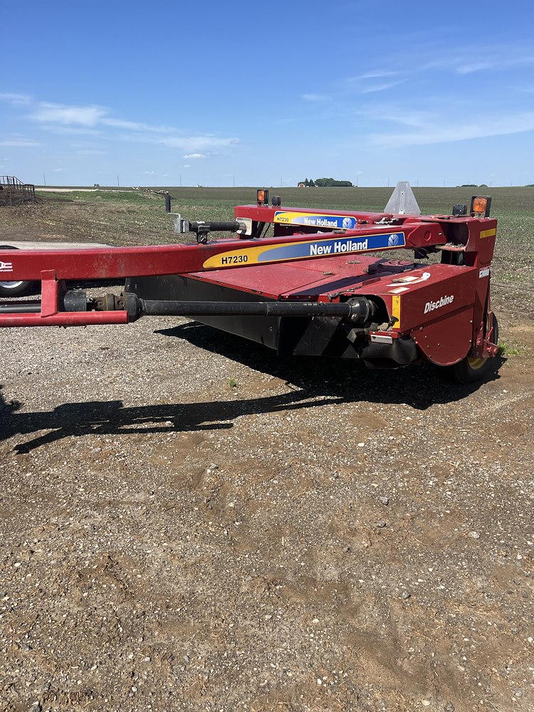 2014 New Holland H7230
