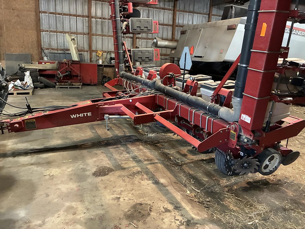 1997 White Planter 6122