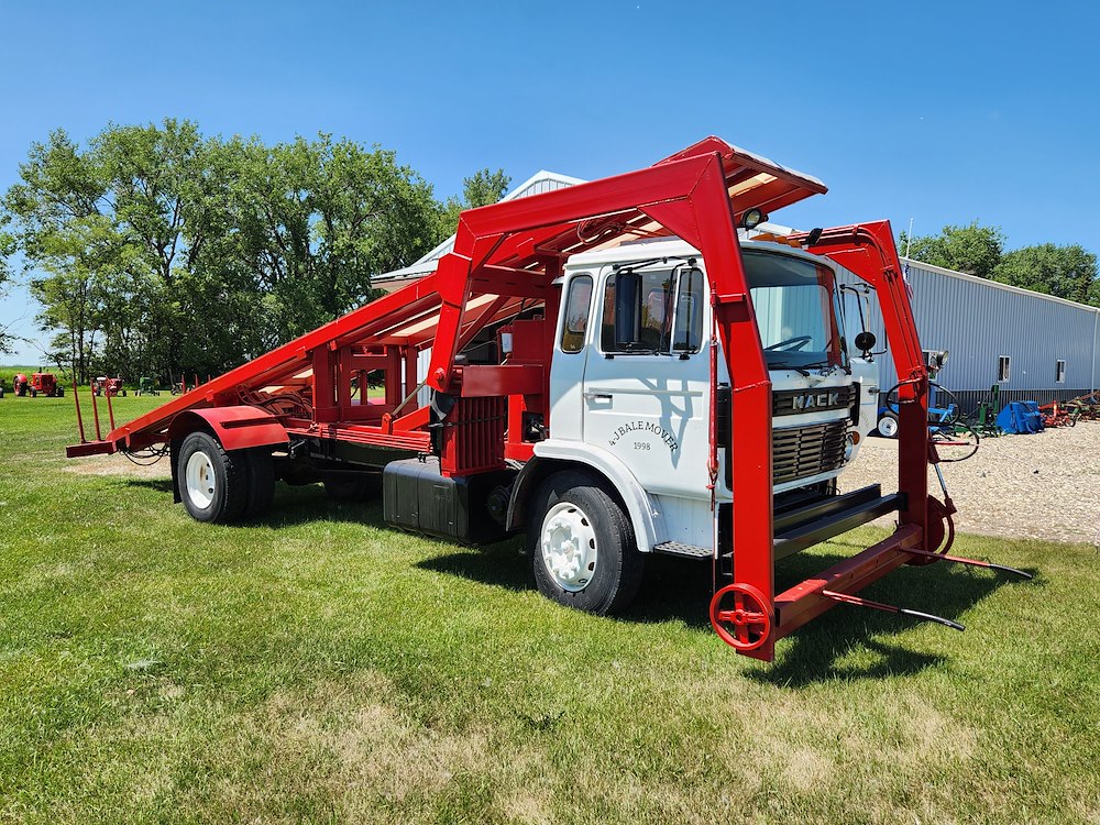 1985 Mack MS200