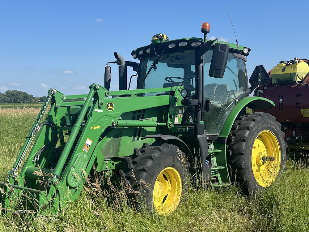 2015 John Deere 6120R