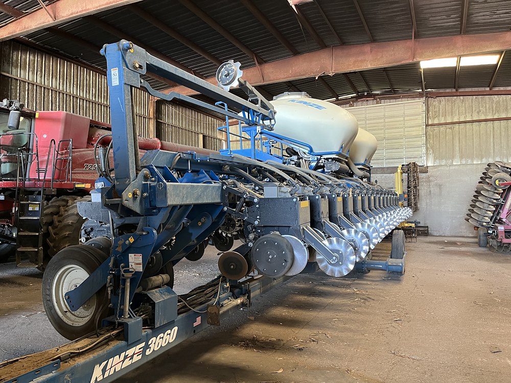 2019 Kinze 3660
