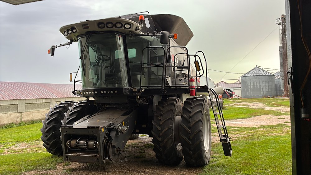 2013 Gleaner S77