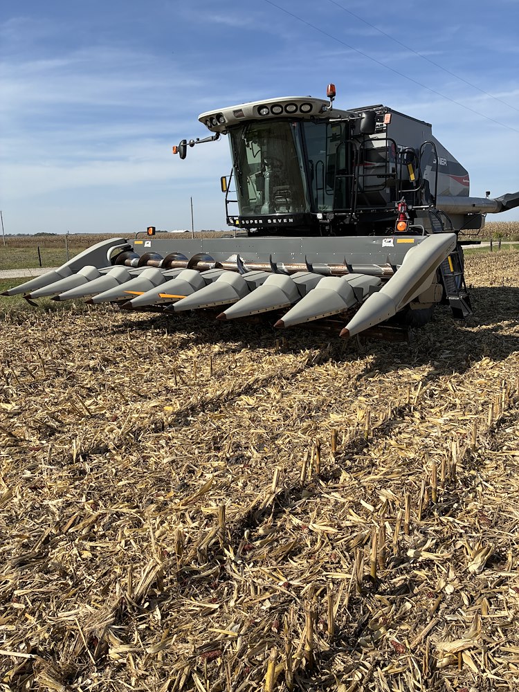 2011 Gleaner 3000